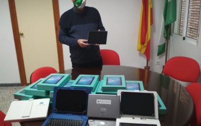 Acuerdo Ayuntamiento–Fundación CaixaBank para dotar de tablets al colegio.